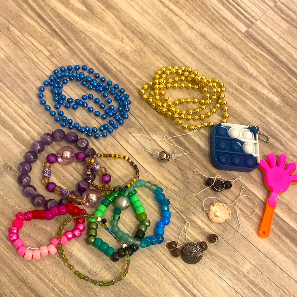 **SET OF x15** HUGE ✨ PCK of Jewerly 👑 + Fidgets 💓